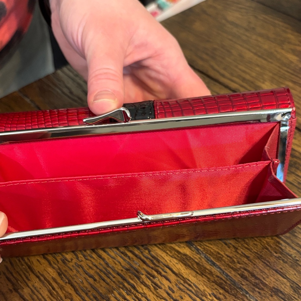 Red Textured Wallet - Picture 3 of 4